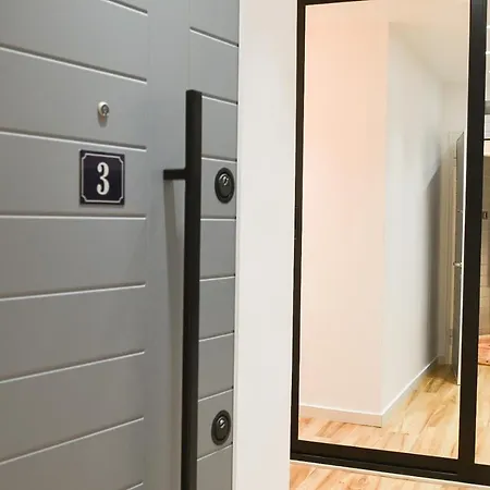 Matisse No3 - One Bedroom With Balcony *