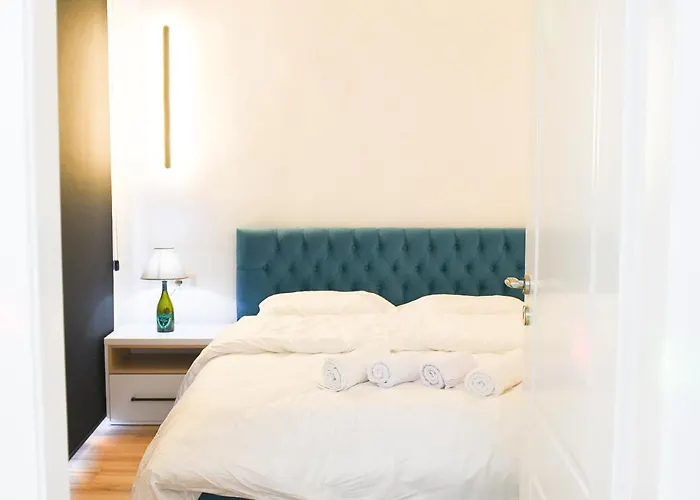 Matisse No3 - One Bedroom With Balcony *