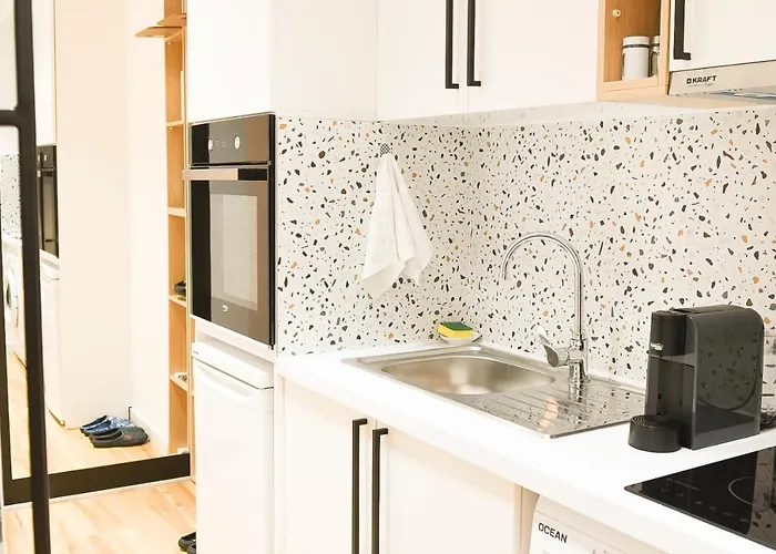 Matisse No3 - One Bedroom With Balcony *