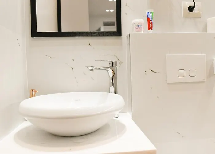 Matisse No3 - One Bedroom With Balcony * Тирана