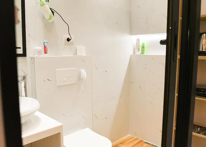 Matisse No3 - One Bedroom With Balcony