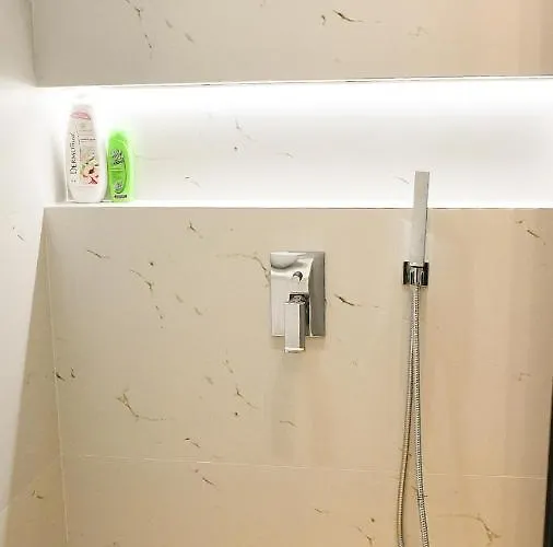 Matisse No3 - One Bedroom With Balcony Τίρανα