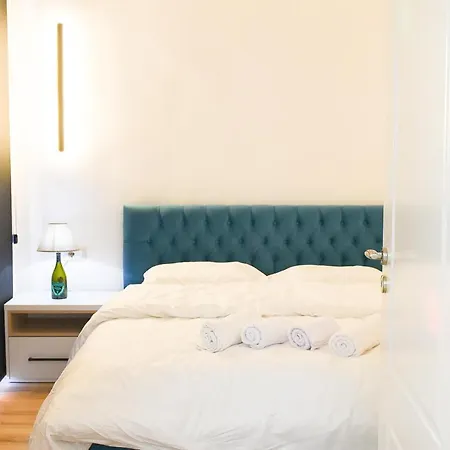 Matisse No3 - One Bedroom With Balcony *