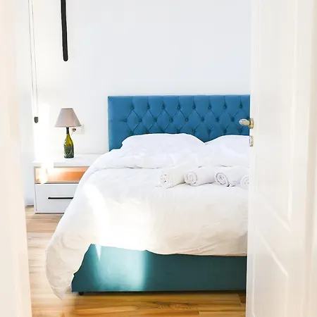 Matisse No3 - One Bedroom With Balcony *