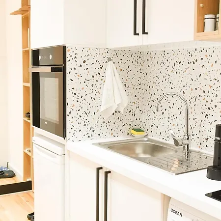 Matisse No3 - One Bedroom With Balcony *