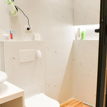 Matisse No3 - One Bedroom With Balcony