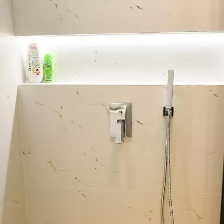 Matisse No3 - One Bedroom With Balcony 地拉那