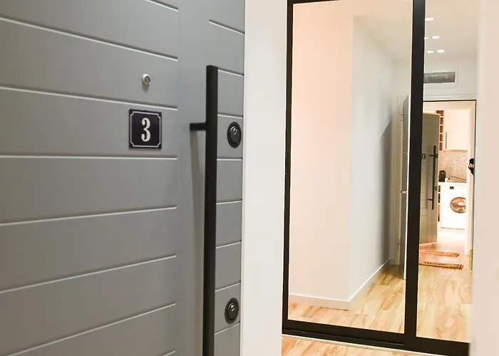 Matisse No3 - One Bedroom With Balcony *